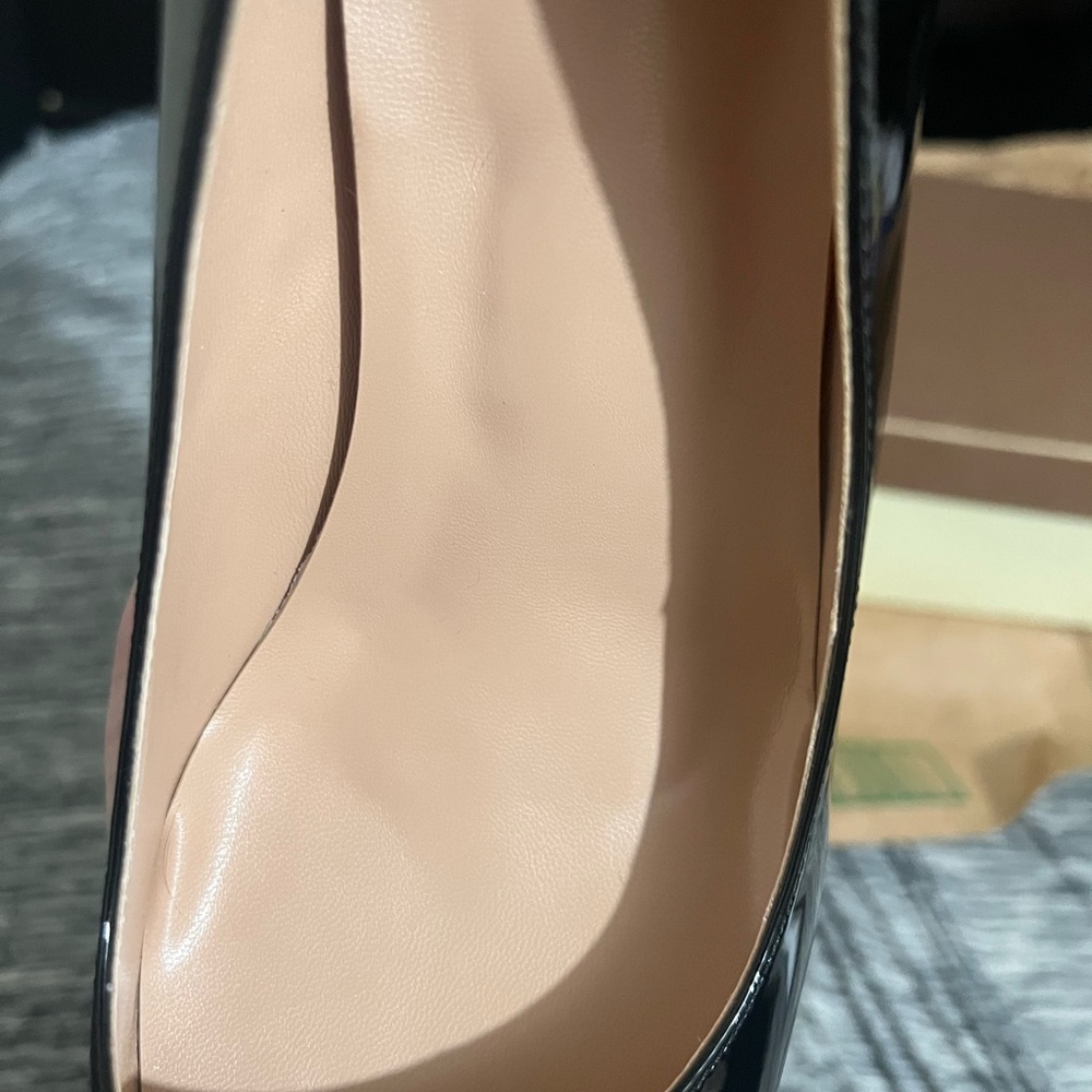 Elegant Black Patent Leather Heels - Picture 3 of 11